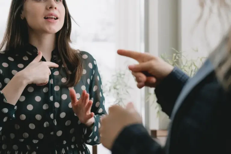 Navigating Holiday Gatherings with Difficult Family Members: Expert Tips for a Stress-Free Season